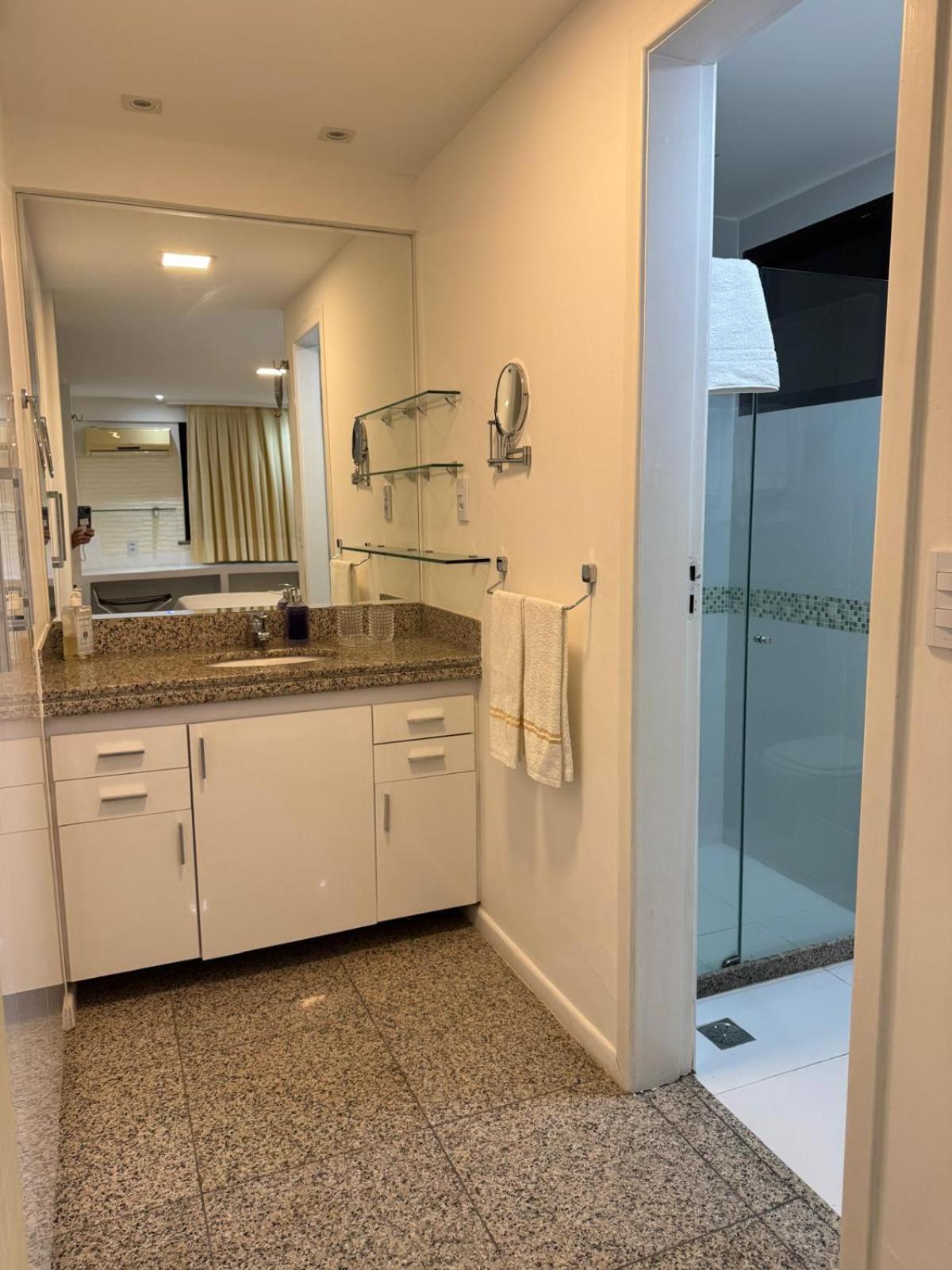 Chic In Fabulous Meireles With Wifi, Fitness Hotel