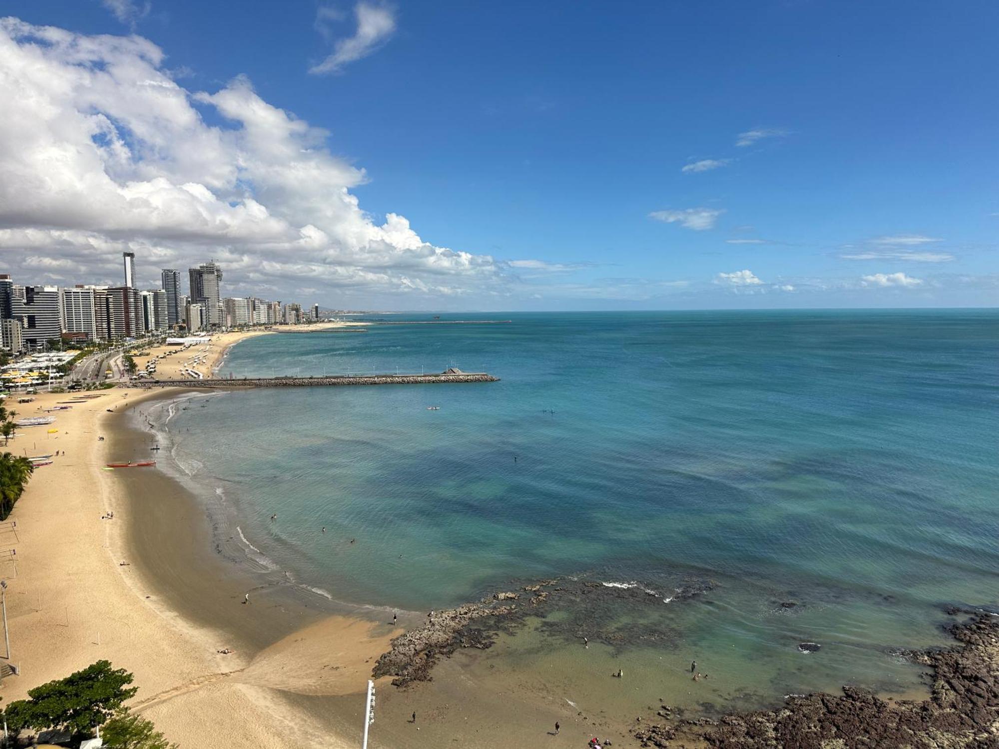 Chic In Fabulous Meireles With Wifi, Fitness